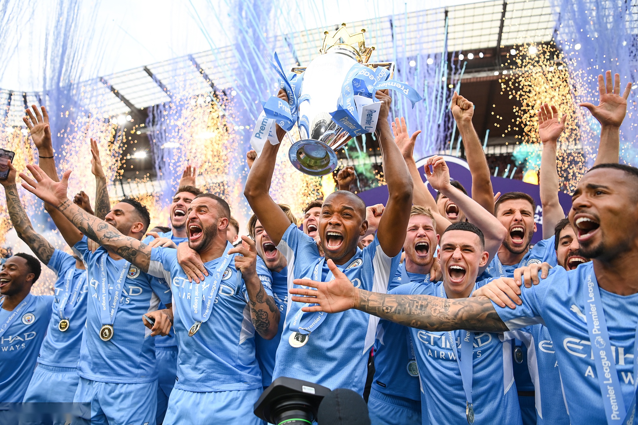 传奇色彩的 传奇色彩的